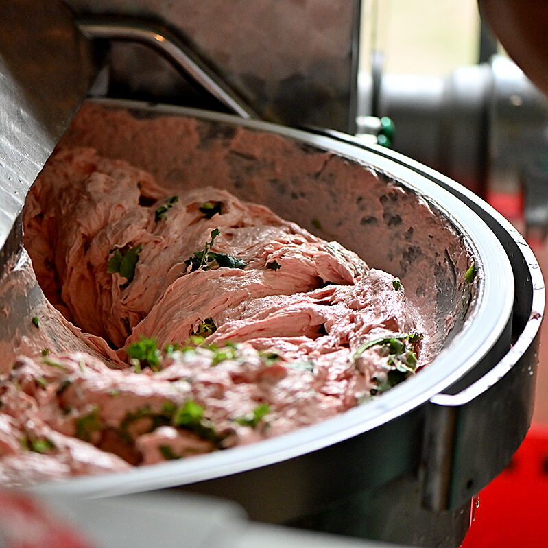 Die Weißwurstmasse im Kessel