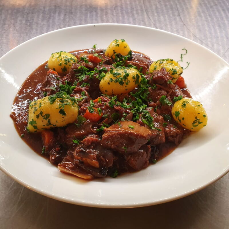 Damhirschragout mit Cassissoße