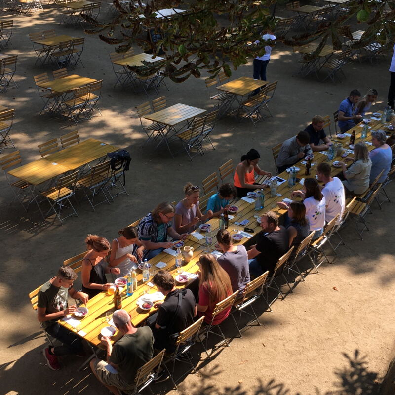 Mittagessen für die Erzeuger vor dem Anstrum der Gäste ©cw