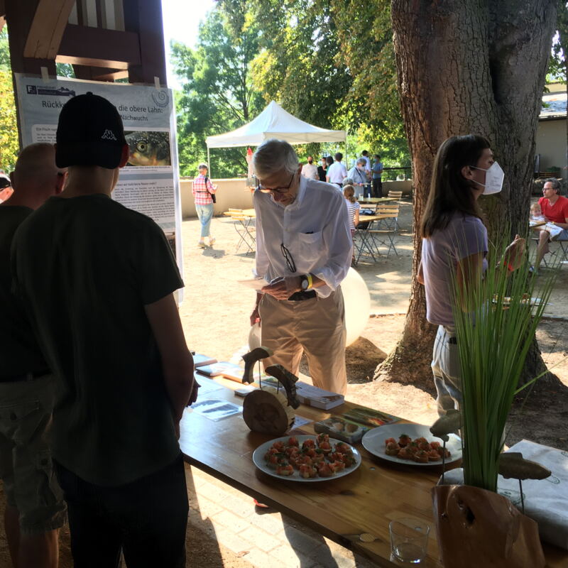 Lachsforellenhäppchen bei der Fischzucht Wetterfeld ©cw