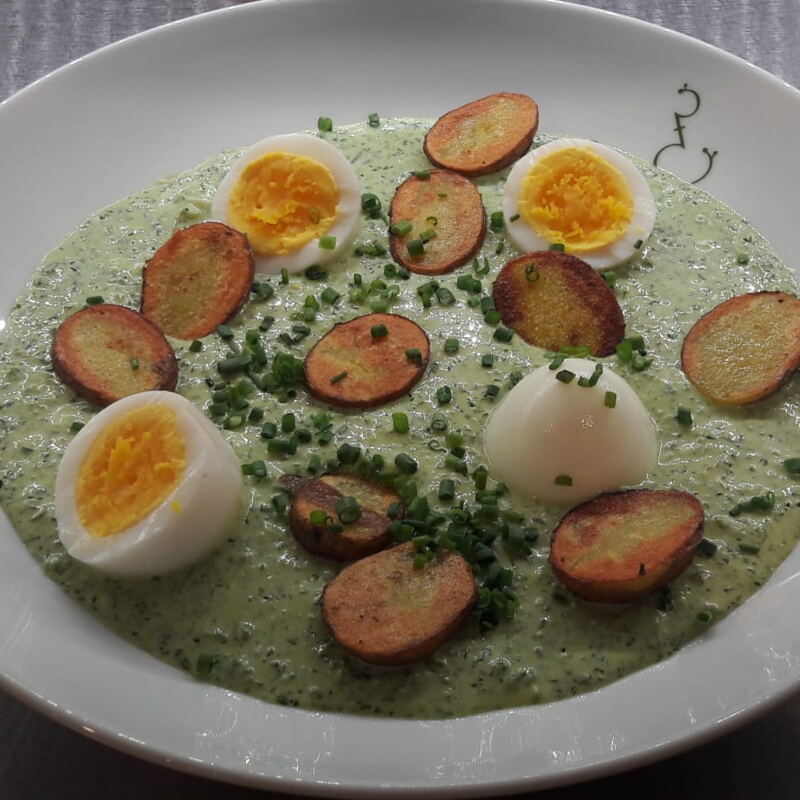 Eschersheimer Grüne Soße mit vier halben Eiern