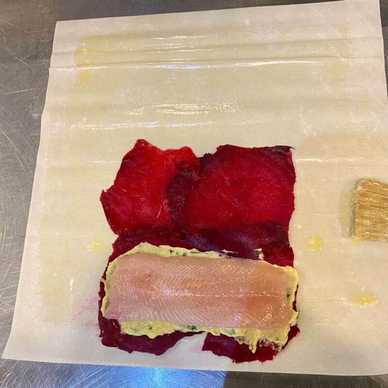 ...weiter belegt wird mit dem Fisch...