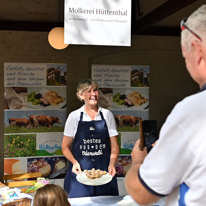 Frau Kohlhage von der Molkerei Hüttenthal