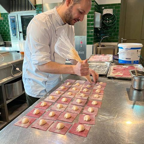 Tortellini-Produktion ©Divye Agarwal