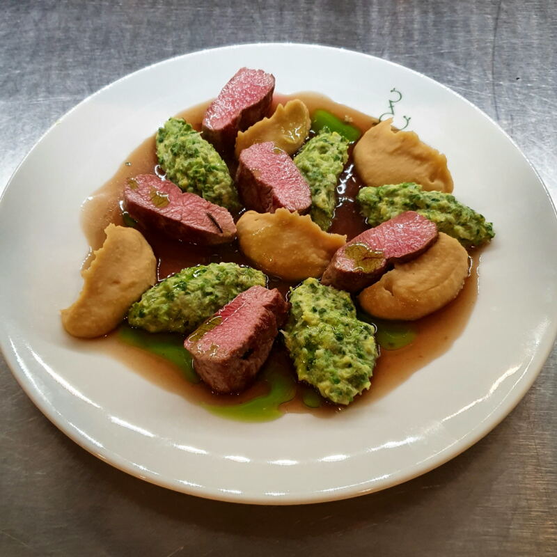 Rosa gebratener Bio-Lammrücken