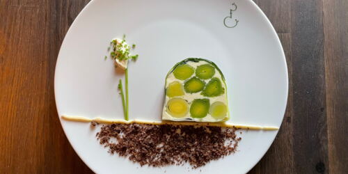 Lauchterrine mit Haselnussmayonnaise und Pumpernickel ©mf