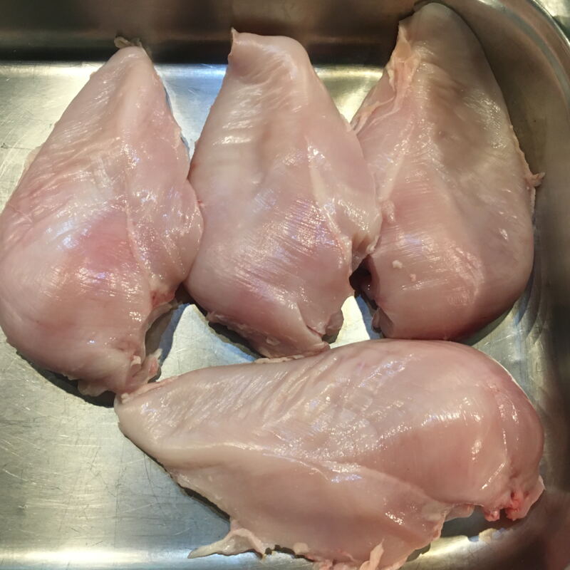 Frische Hühnerbrüste aus Rockenberg ©cw