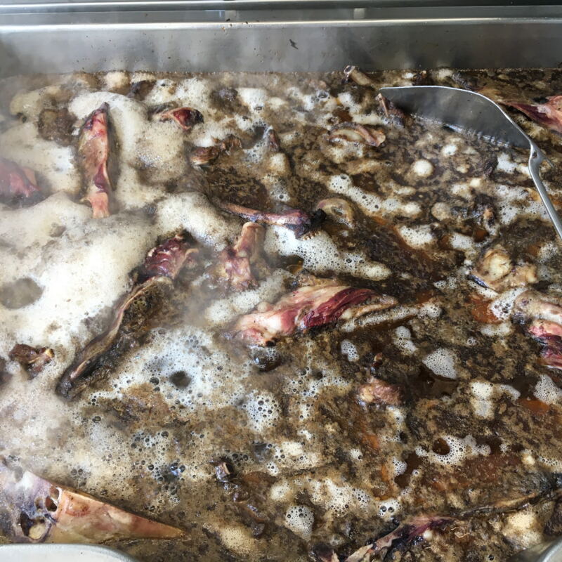 Saucenansatz aus Lammknochen ©cw