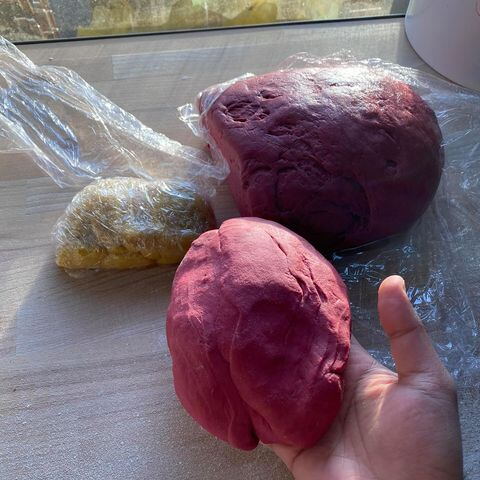 Der lilane Nudelteig ©Divye Agarwal